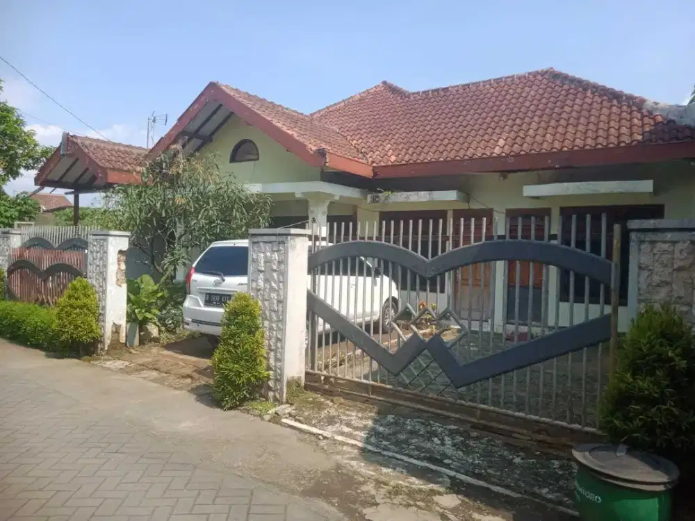 Rumah luas tanah lega di tengah Kota Malang