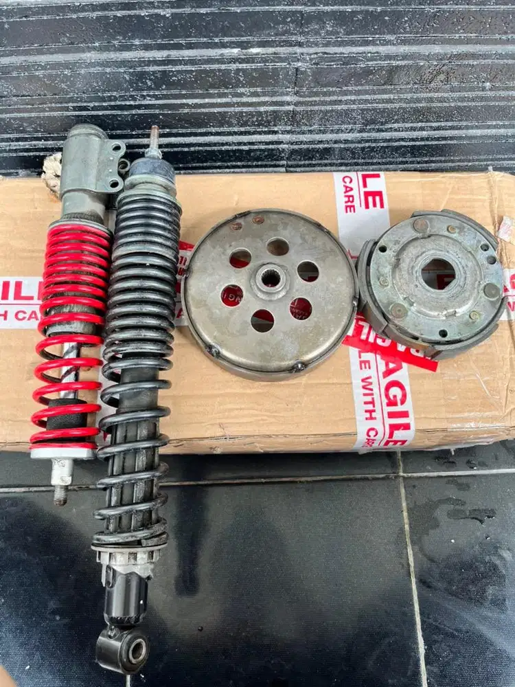 Shock depan & belakang , kampas ganda vespa matic sprint