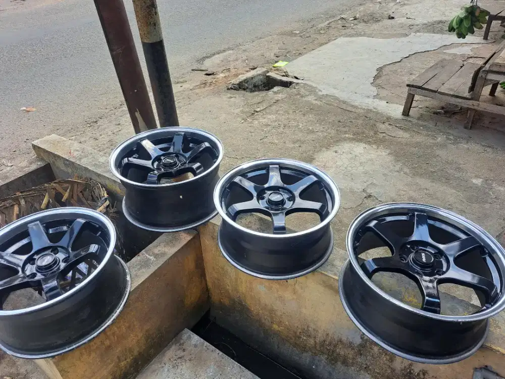 Dijual ring 17 vcd 5x114 et 35 lebar 8 rata yuk