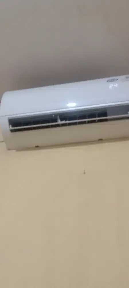 dijual AC 2 buah 1/2 PK