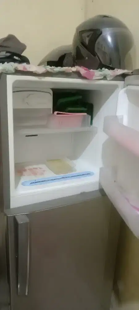 dijual kulkas merk LG 2 pintu