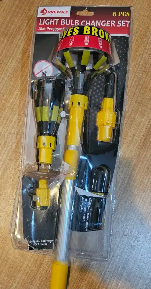 Durevole Light Bulb Changer – Bikin Ganti Bohlam Tinggi Jadi No Drama