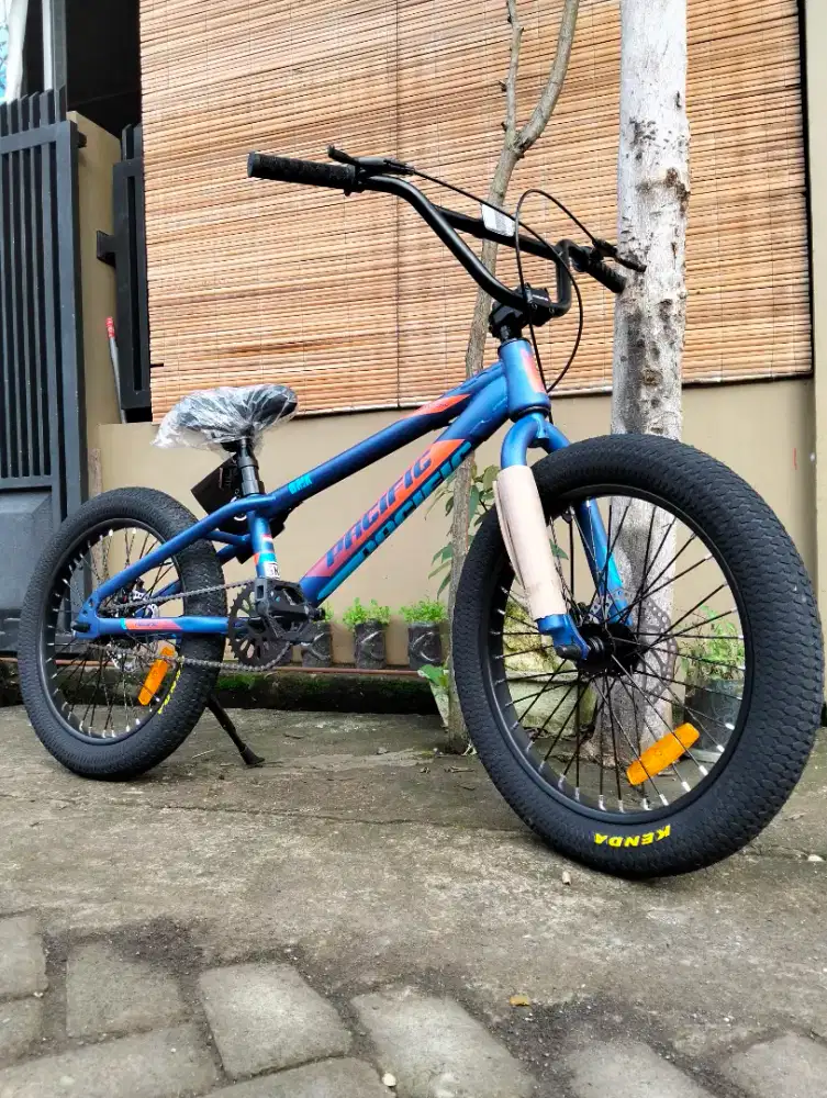 SEPEDA BMX 20 INCHI REM CAKRAM BAN JUMBO 20 X 3.0 MERK PACIFIC HOTSHOT