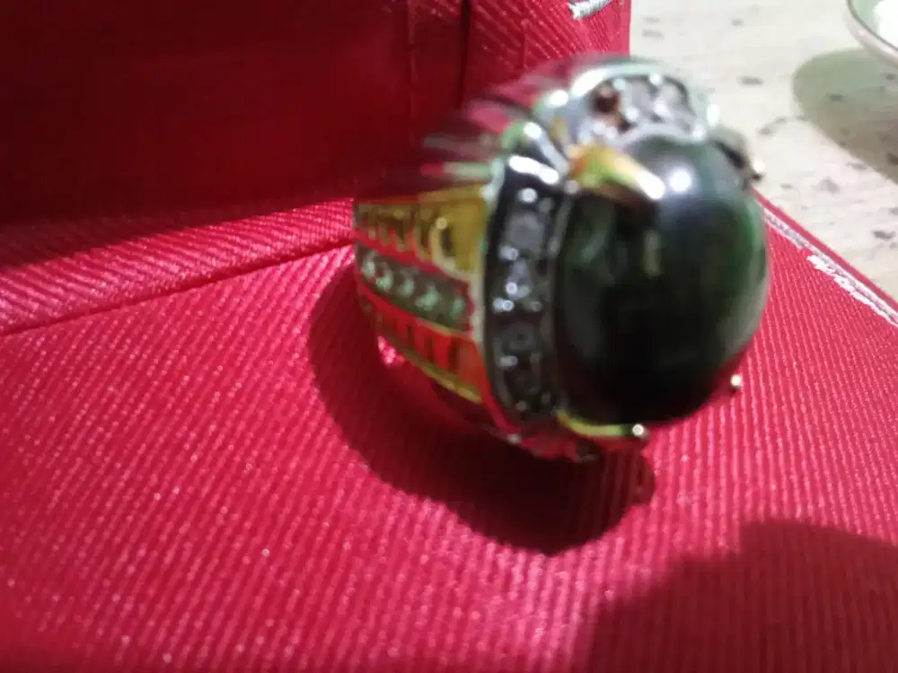 Asal laku  Cincin batu akik koleksi hijau tua