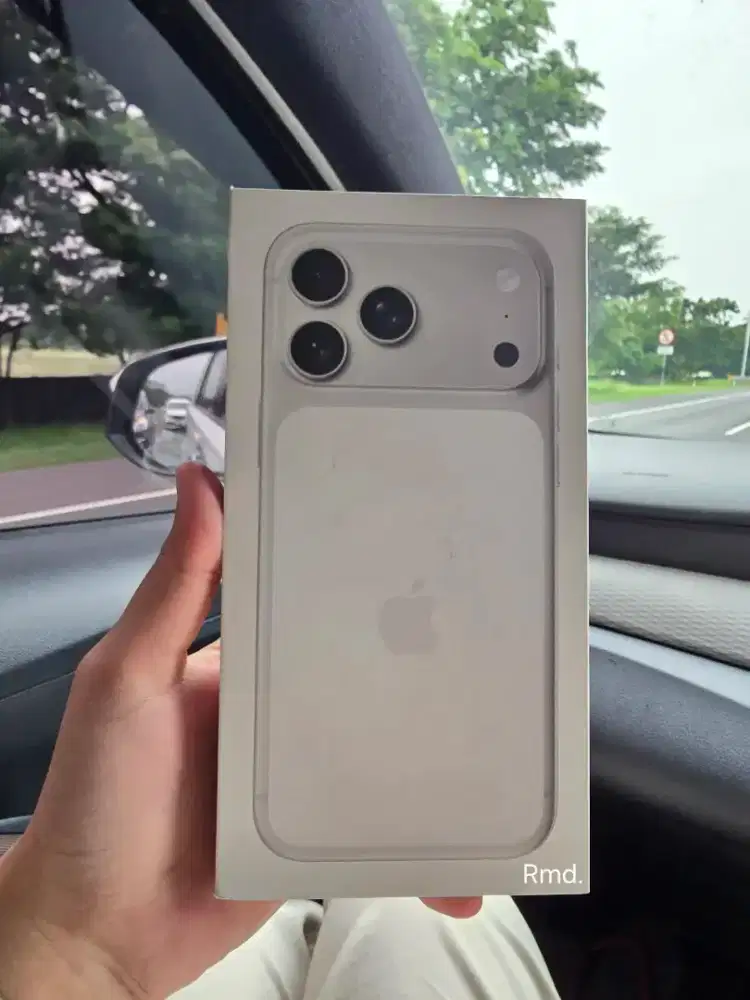 Iphone 17 Promax Silver