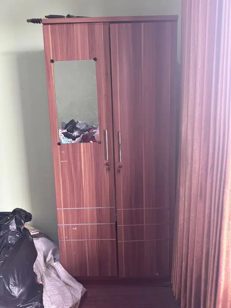 LEMARI KAYU 2 PINTU DIJUAL MURAH! NEGO!