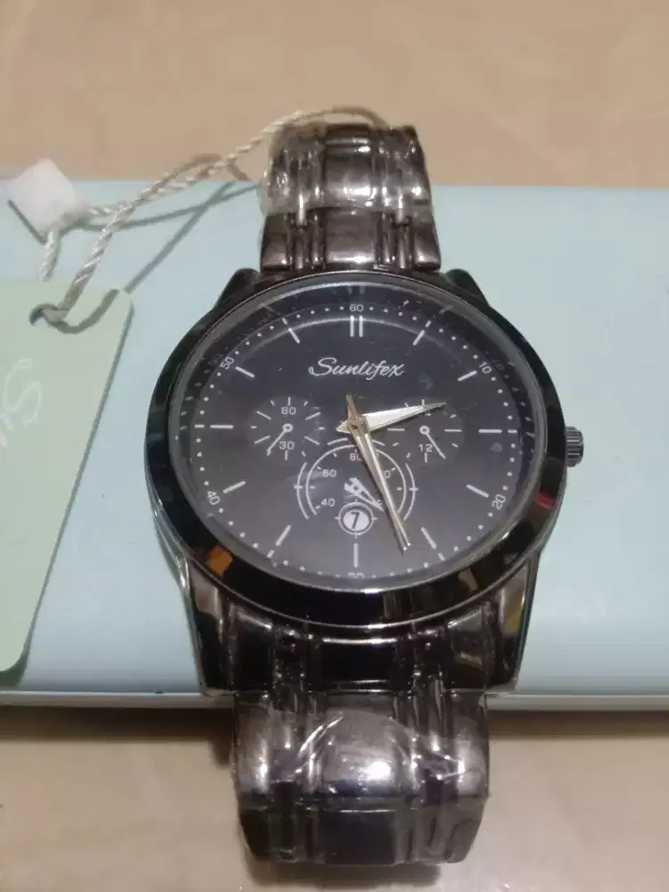 Jam tangan baru/Gress