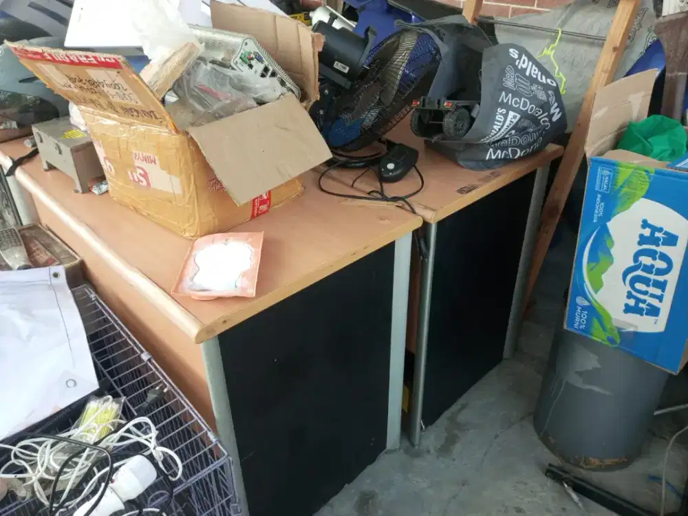 Meja kursi kantos dan barang lain