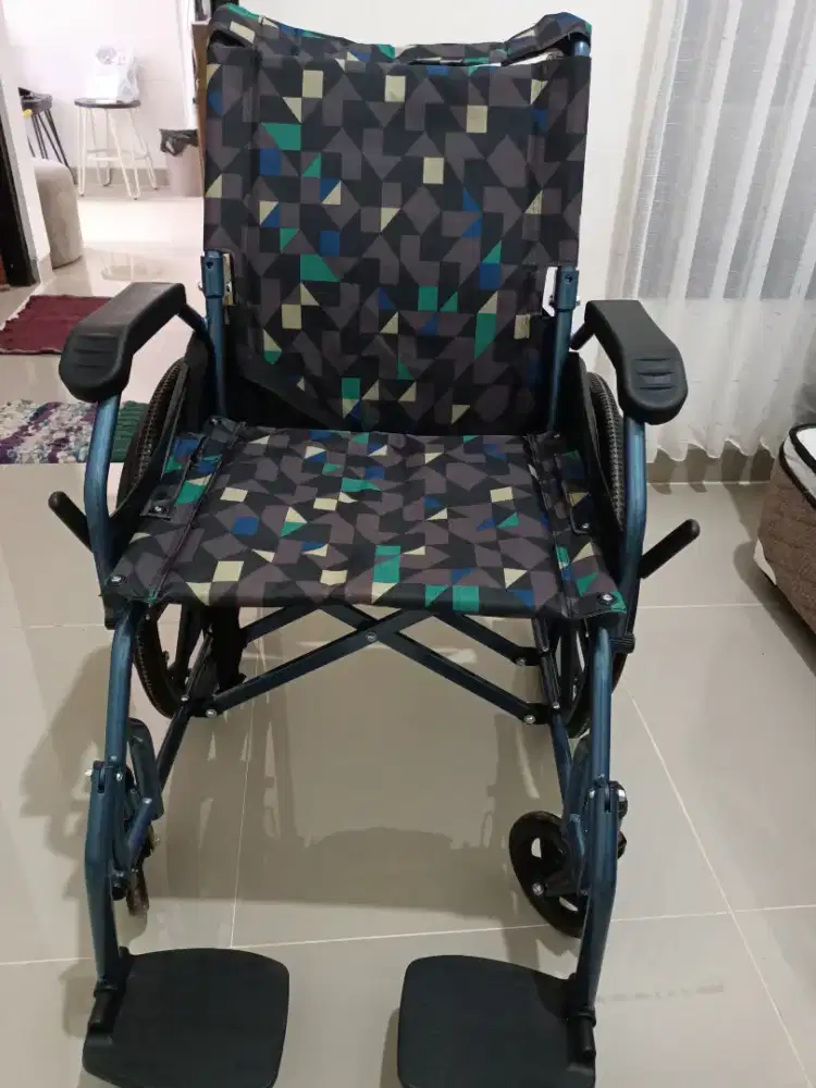 Kursi roda pemakaian 2 bulan