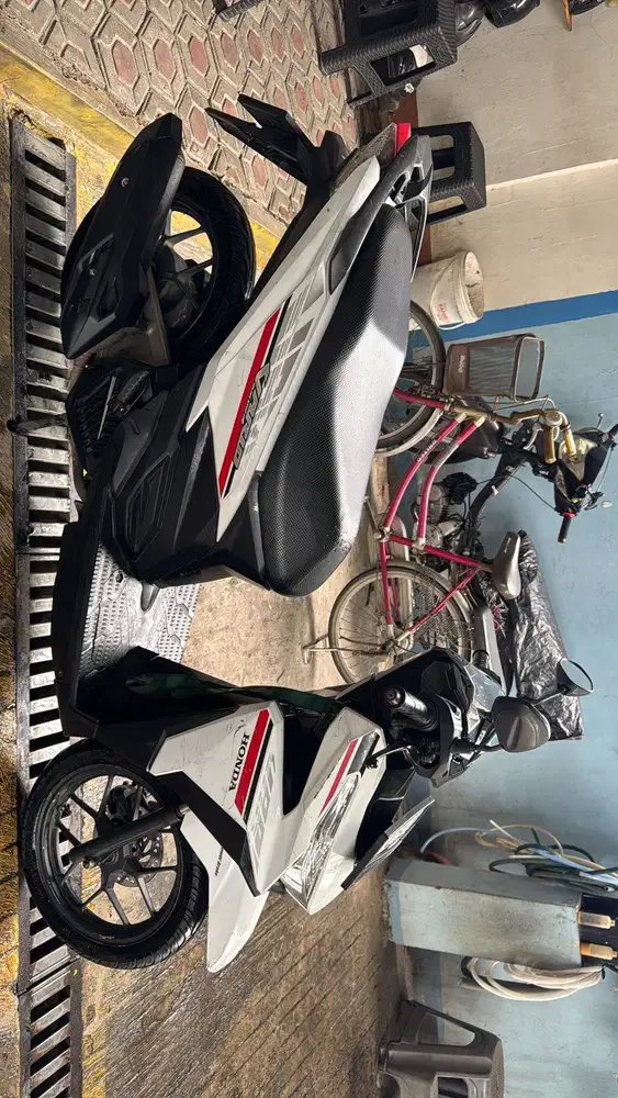 di jual motor honda vario thn 2018 125cc warna putih