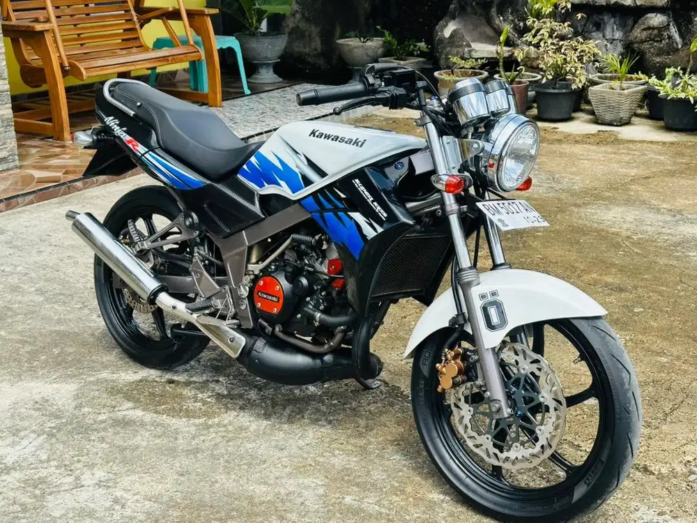 Kawasaki Ninja R up SS 2012