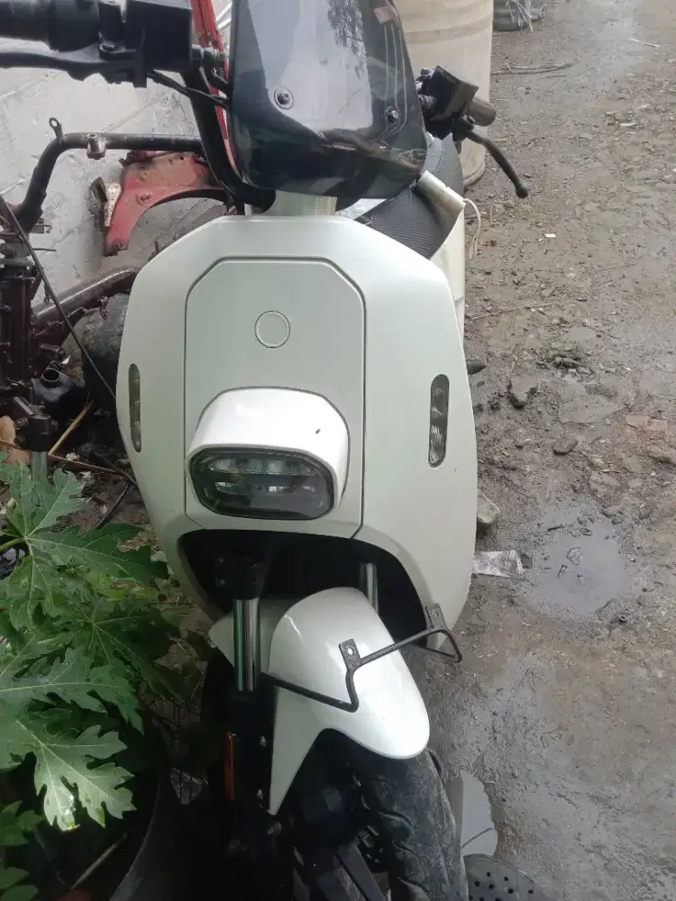 Sepeda motor listrik CHARGED MALEO lokasi Cilebut bogor