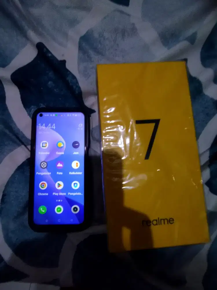 HP Realme 7 lengkap mulus