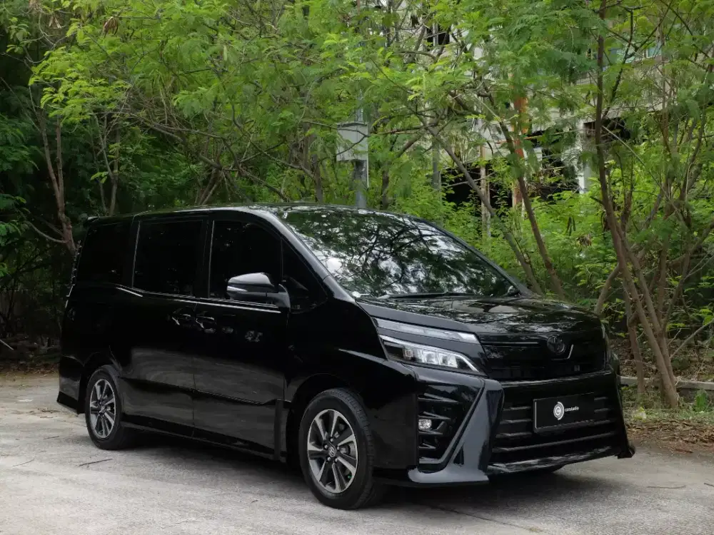 Toyota Voxy 2.0 AT 2018 2019 cbu japan