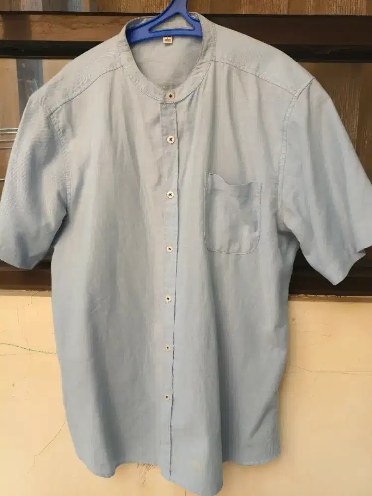 Kemeja Shanghai UNIQLO Lengan pendek