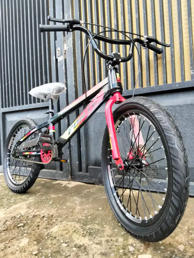 SEPEDA BMX 20 NCH 
SEPEDA COWOK 
SEPEDA UKURAN 20
SEPEDA ANAK COWOK