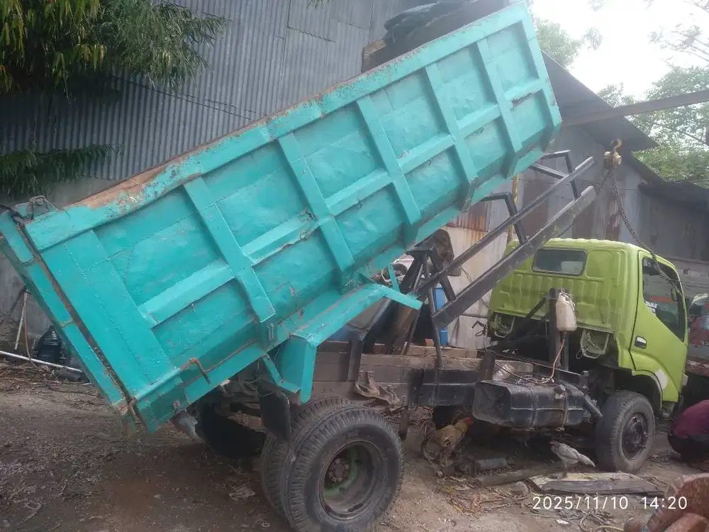 HINO DUTRO 110 HD TAHUN 2013 TRANSMISI 130 GARDAN 130