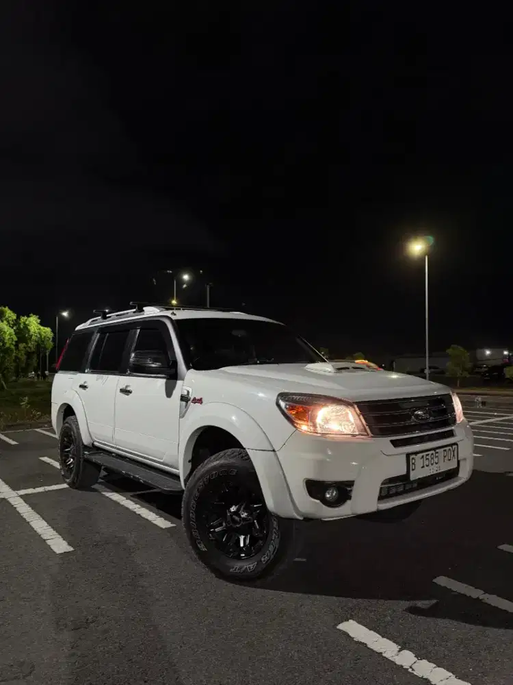 Ford Everest 2012 4x4 PUTIH [KM Rendah]