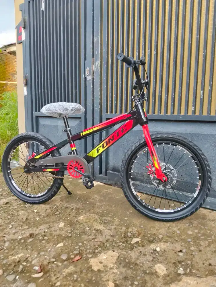 BMX ANAK 20
SEPEDA ANAK
SEPEDA BMX 20
SEPEDA ANAK BMX 20 INCHI
BMX