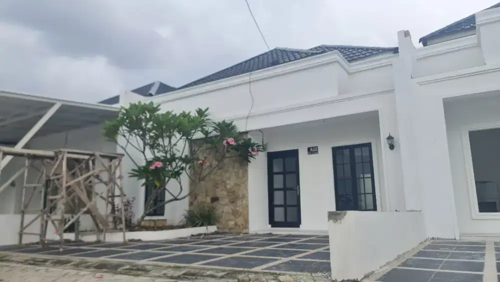 Rumah Satu Lantai Mewah Luas Master Bedroom Dekat Jalan Raya