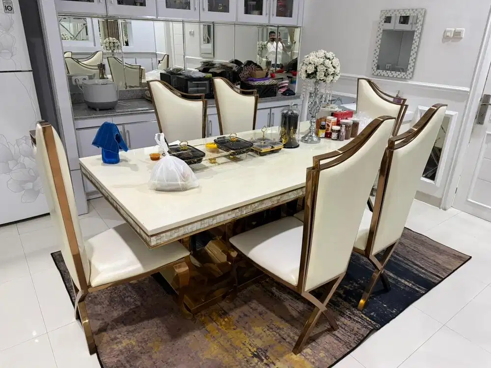 Di jual meja set 8 kursi