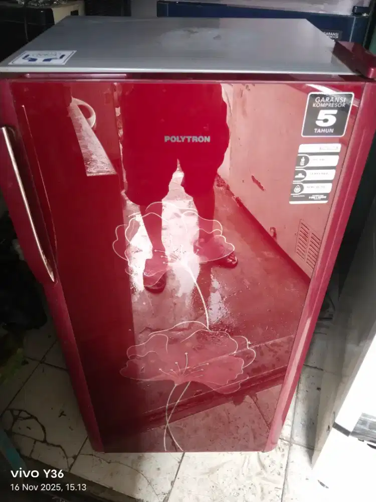 Di jual cepat kulkas 1 pintu politron ada tutup prizernya