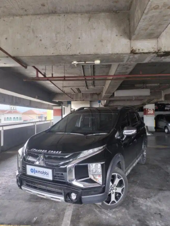 Like New - MITSUBISHI XPANDER 1.5 CROSS BENSIN M/T 2022 HITAM