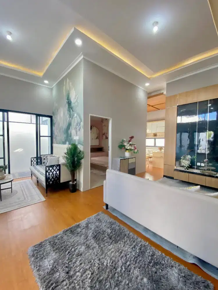 Rumah mewah Satu lantai depan taman dekat pos security  Full furnish