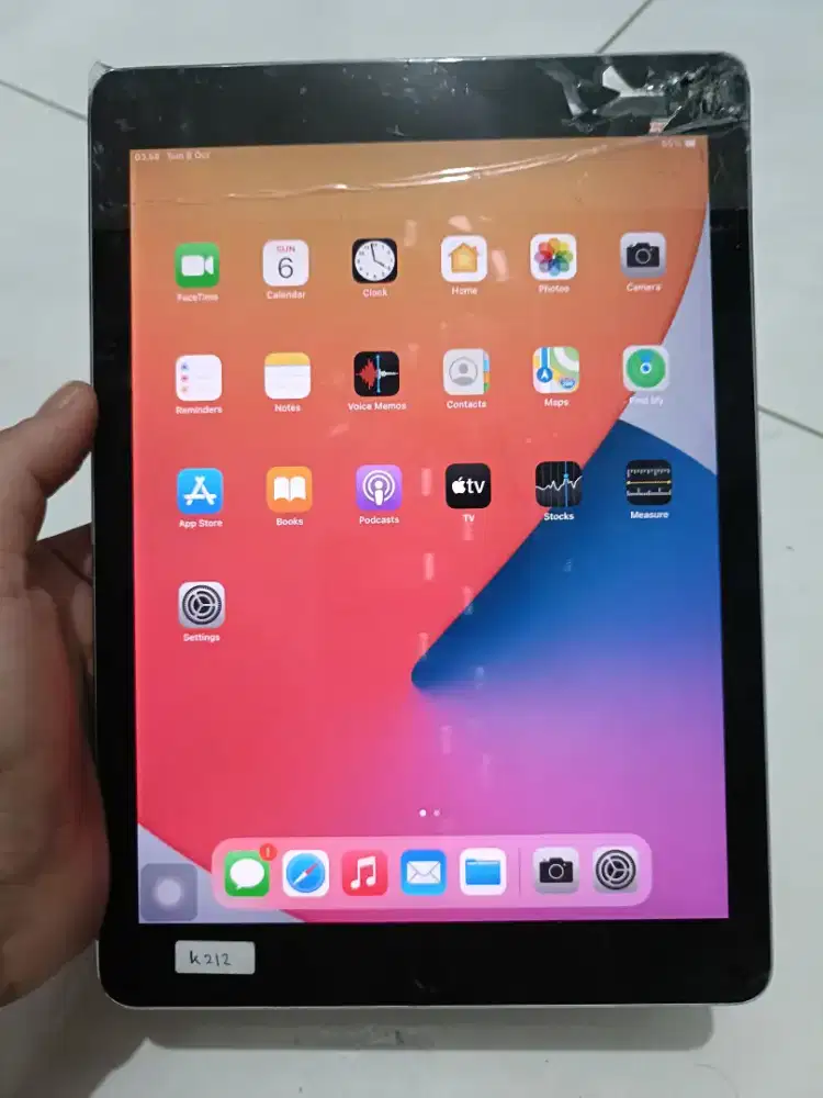 iPad Pro 9.7 128gb Wifi only batangan   Minus Retak Layar saja !!