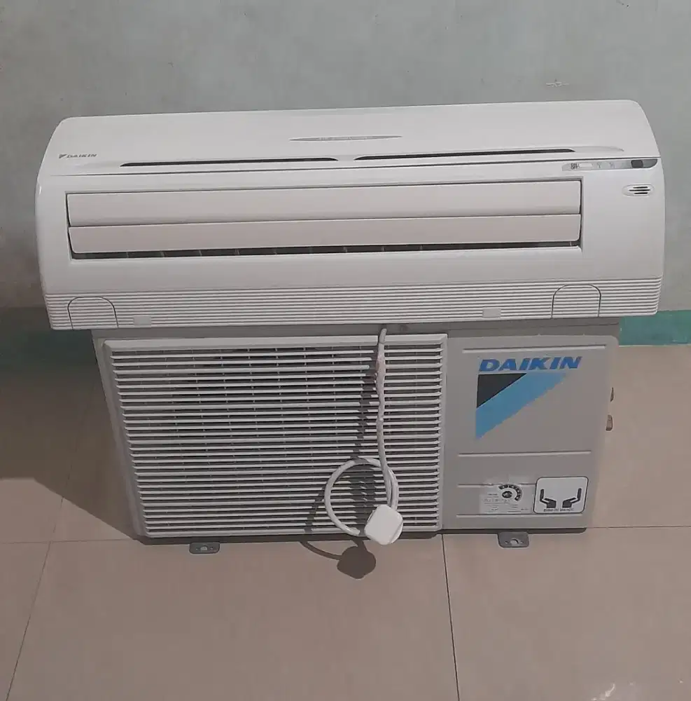 Jual ac daikin thailand 1/2 pk R32 masih mulus ori ful