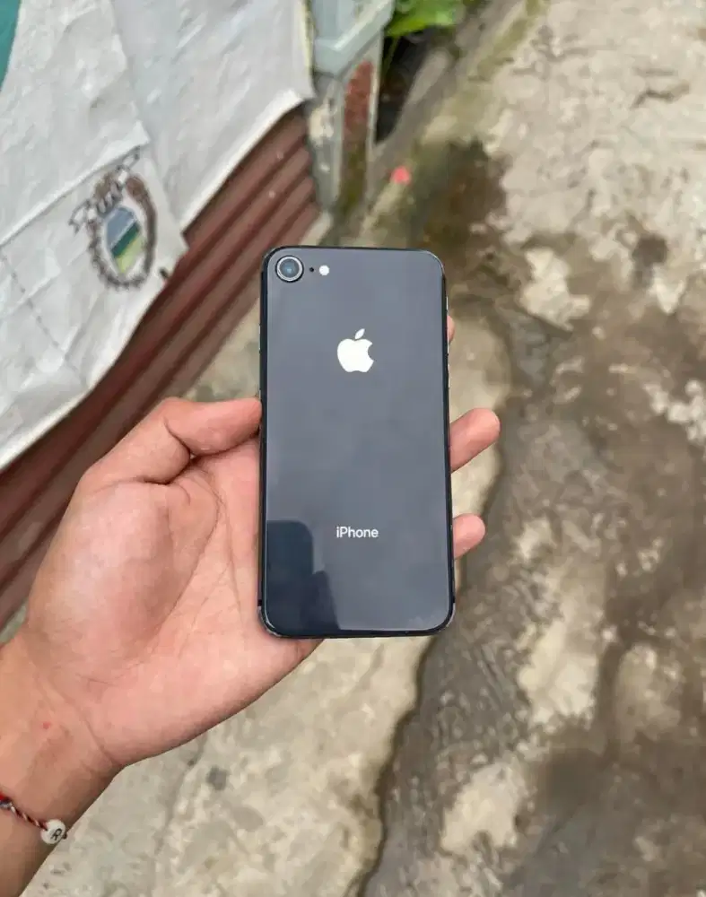 iPhone 8 64gb inter