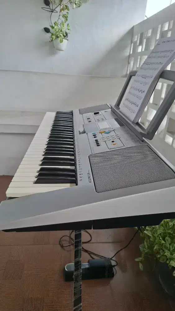 Yamaha PSR E 323