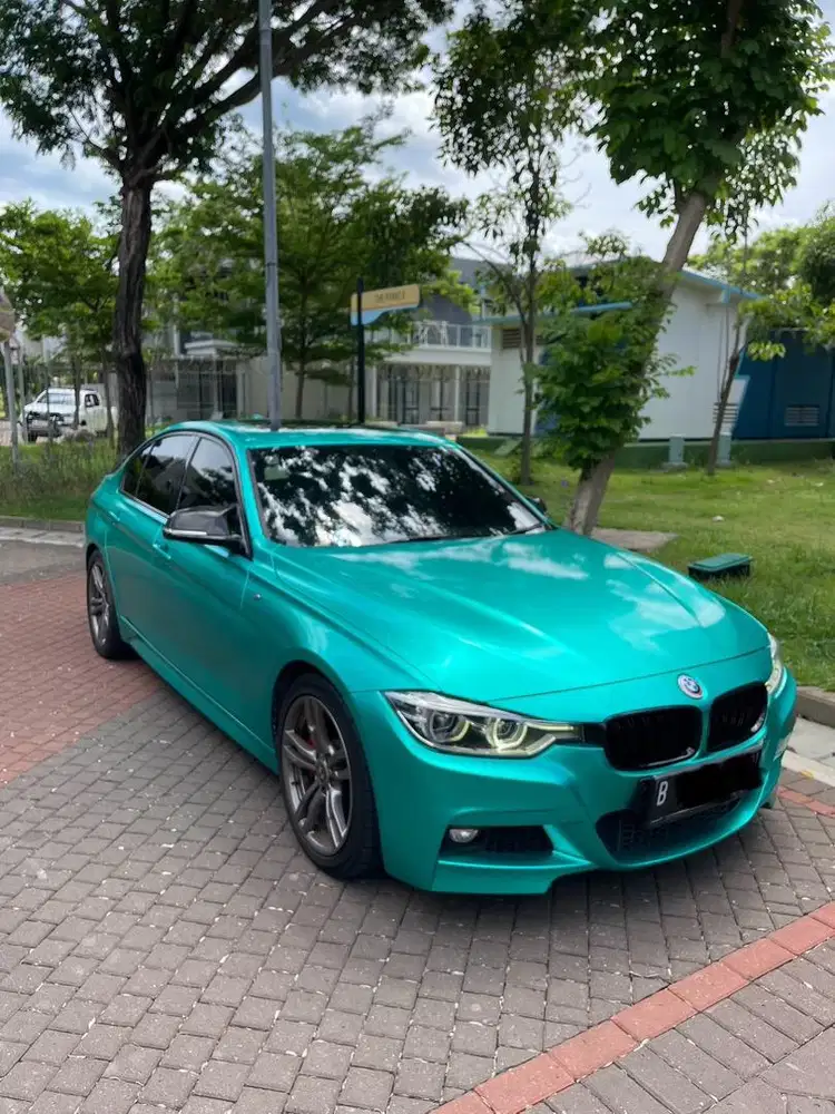 BMW 330i red on white 2016 full ori