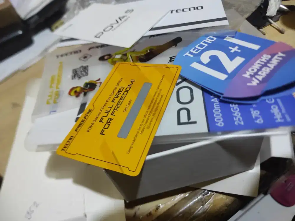 Tecno Pova 5 RAM 8+8 GB warna hitam