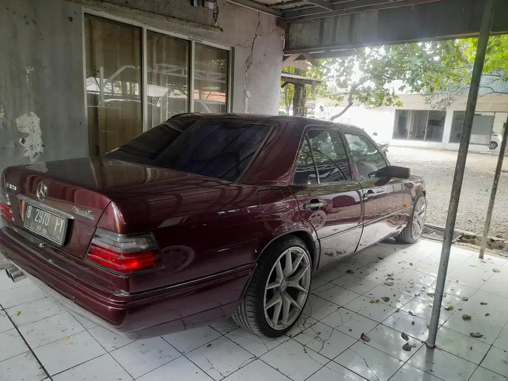 Mercedes-Benz E320 1996 Bensin