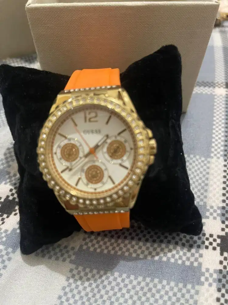 Dijual jam guess tidak pernah dipake