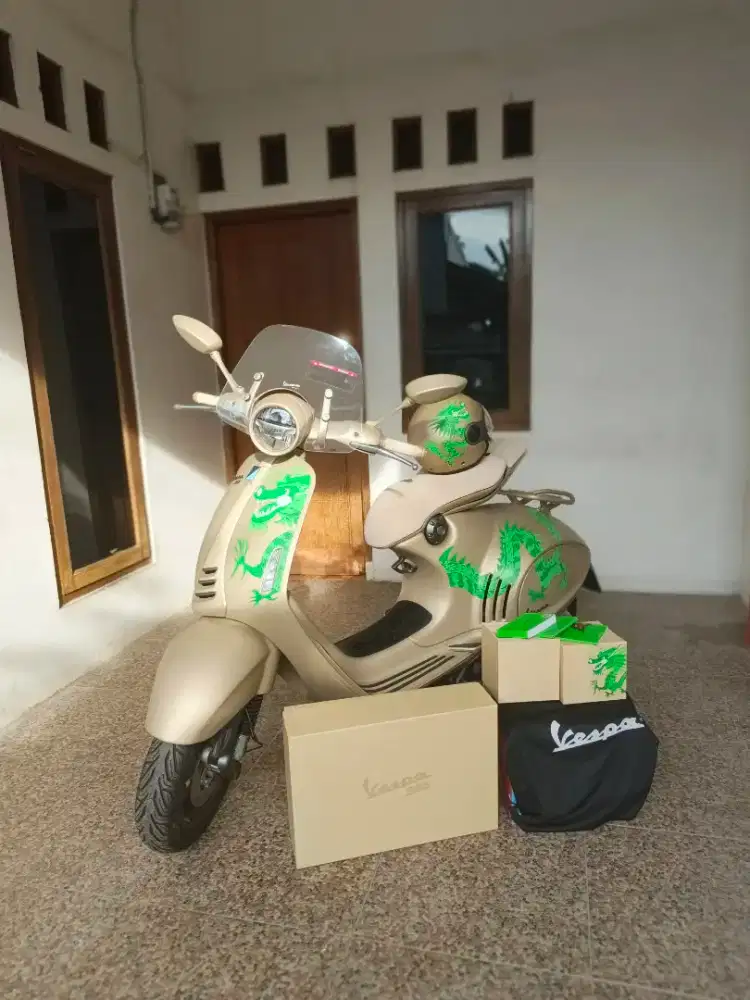 Vespa 946 Christian Dior KM. 50