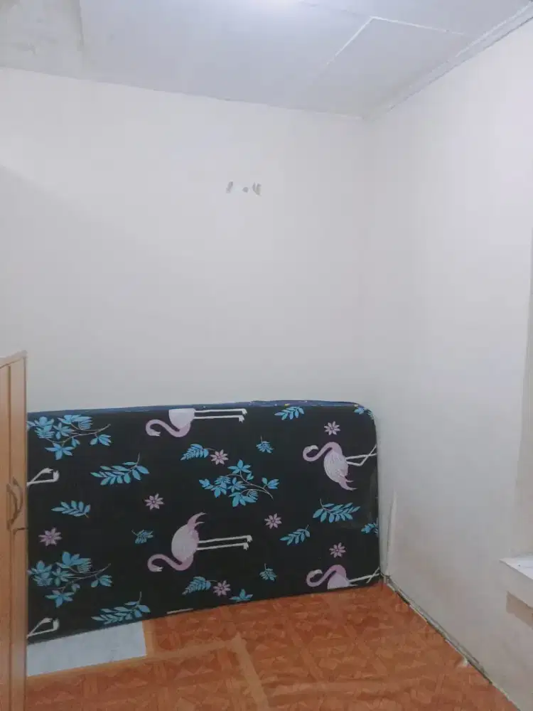 Kamar kos putri di tomang