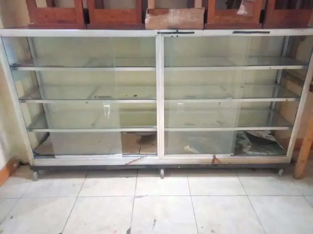 Dijual etalase panjang 2m