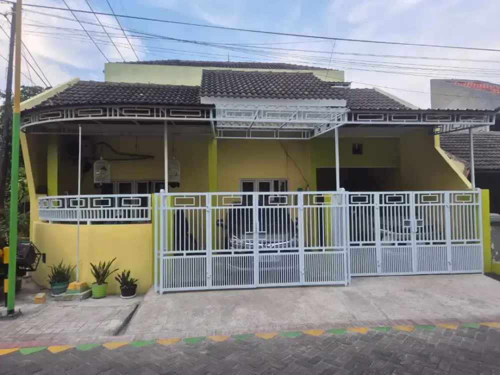 Rumah pojok pondok jati