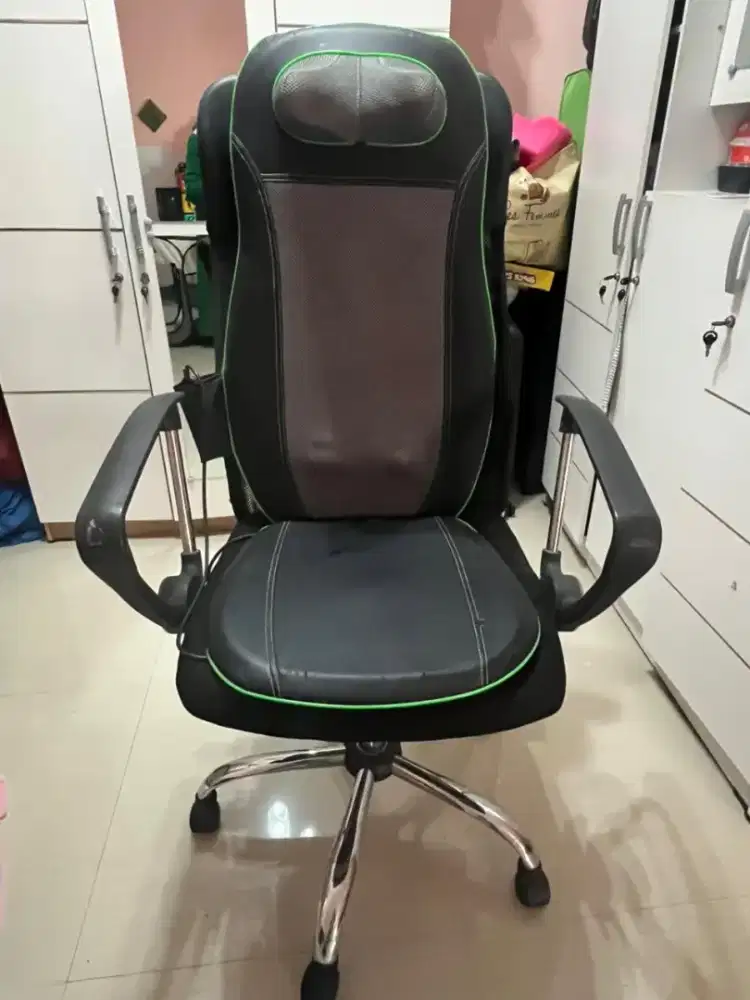 Dijual kursi+ alat pijat nya