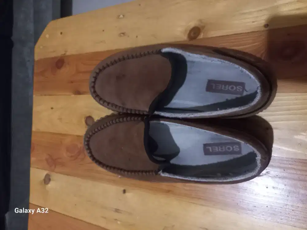 Sepatu merk sorel size 44