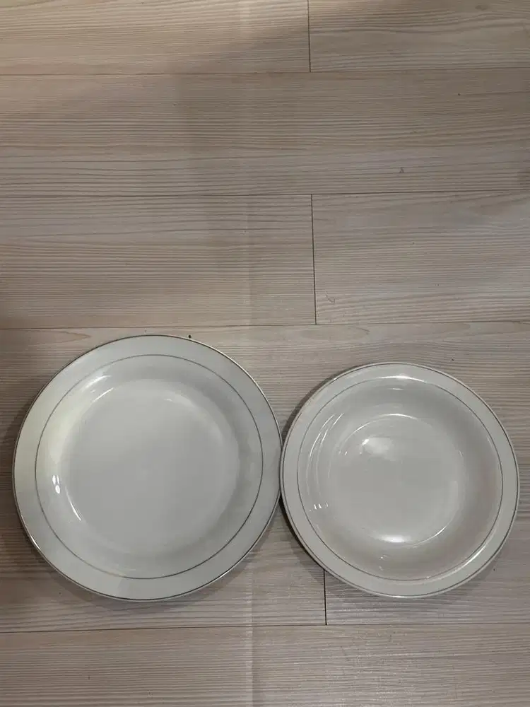 Piring dan tea pot set Nego