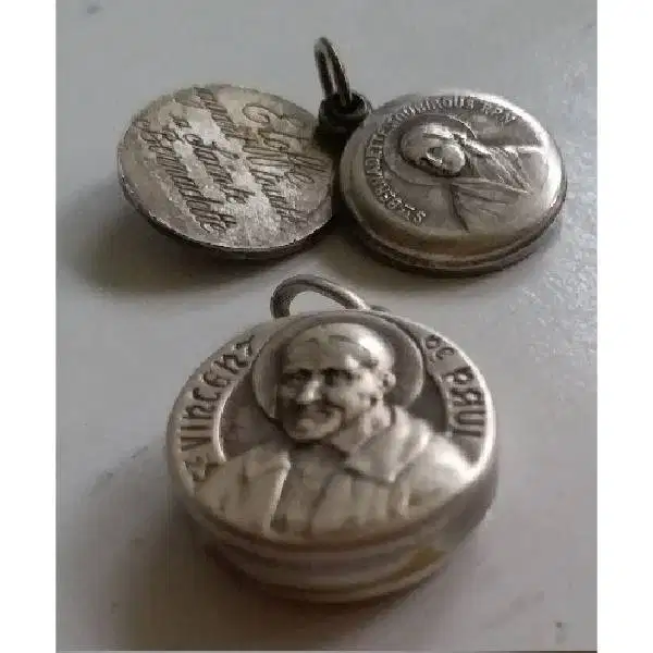 Antik Art Nouveau perak massive gambar timbul jelas dan tebal  era 170