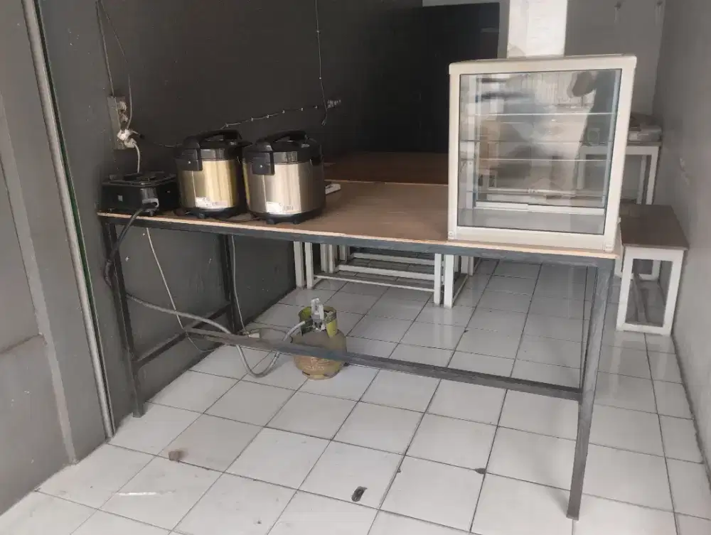 Meja Dagang Usaha dan Etalase Kaca (2nd)