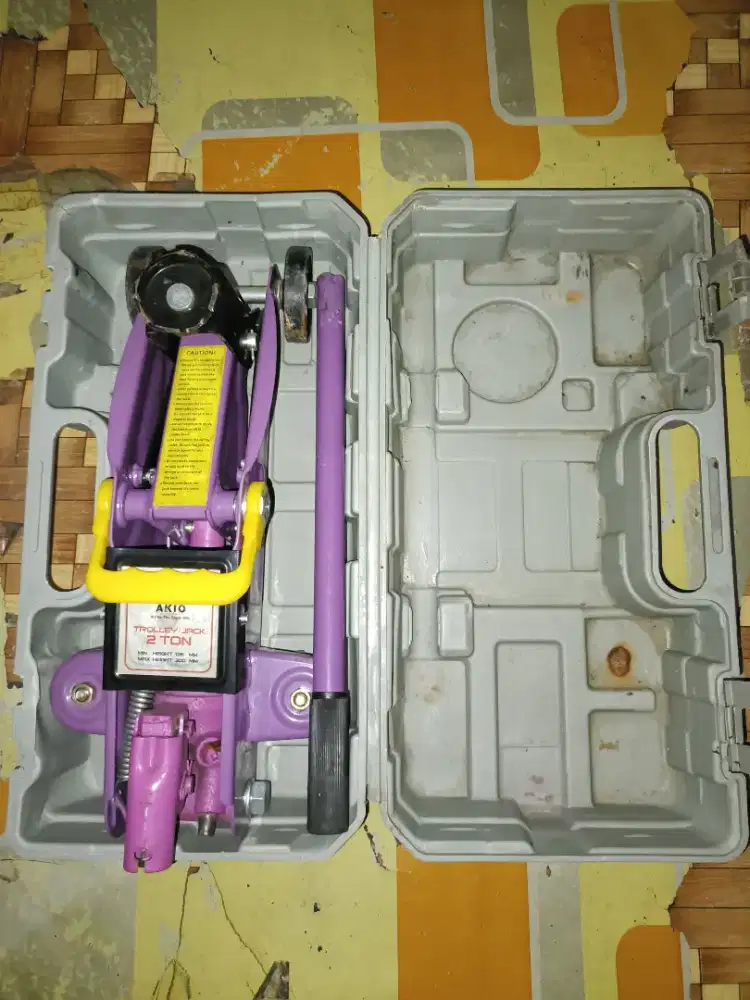 Dongkrak Mobil Akio 2 Ton Bekas Murah
