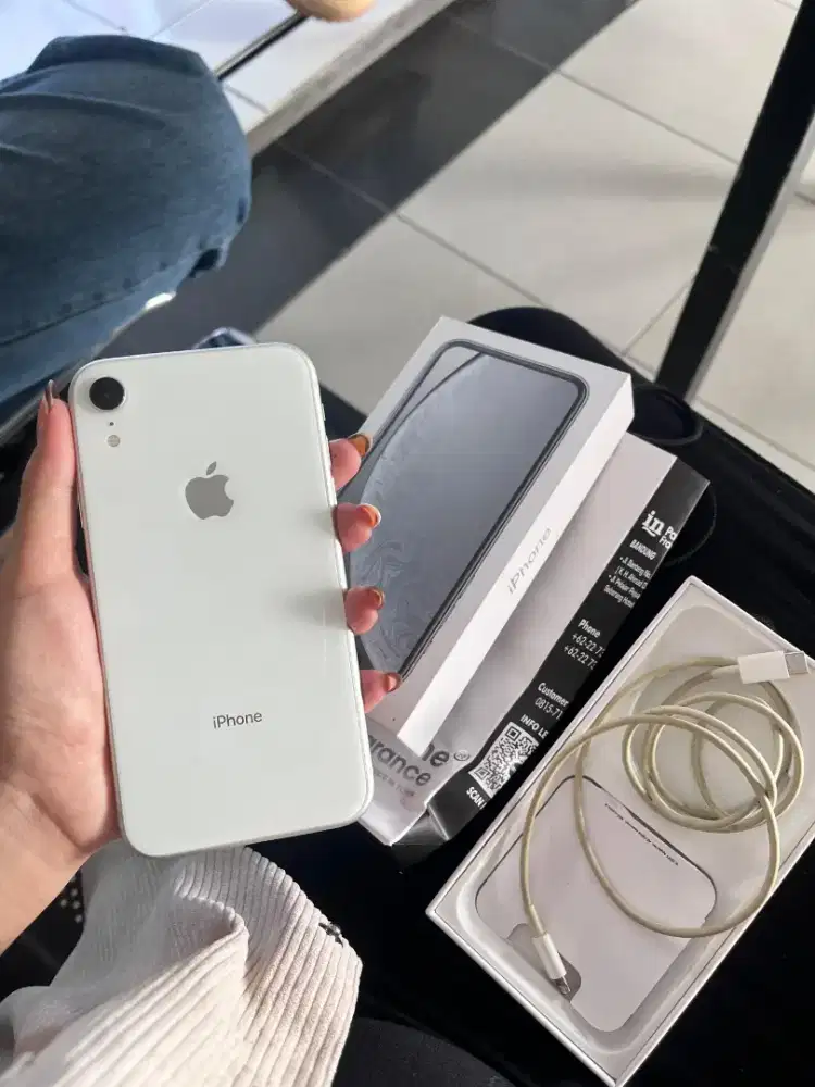 Iphone XR 64GB , I box masih mulus dan original BH 90%