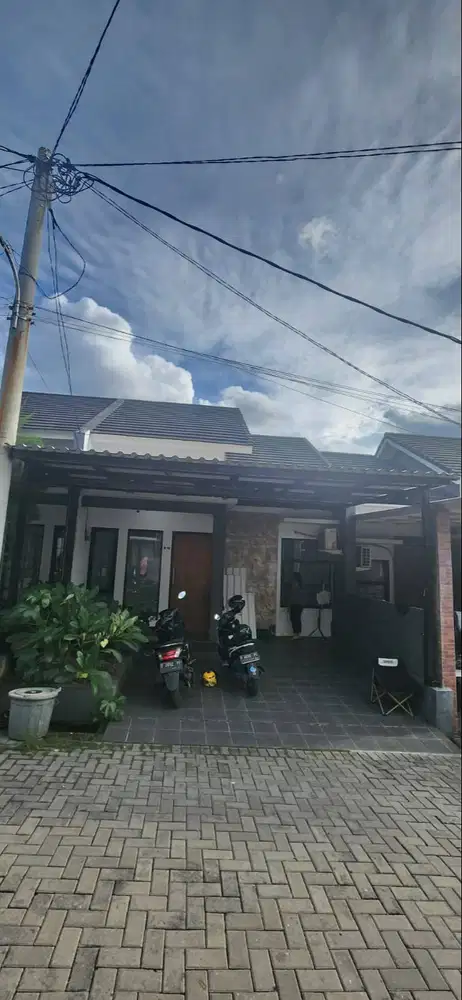 Dikontrakkan Rumah di Perumahan The Palace Depok B15