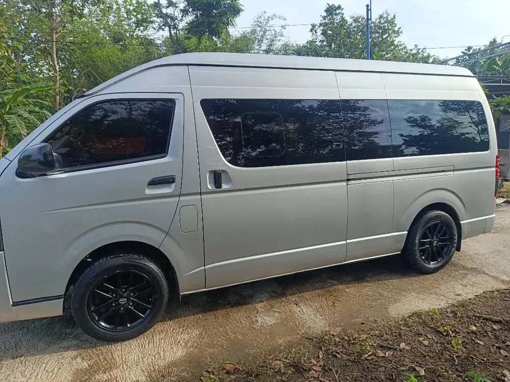 Toyota Hi Ace commuter 2019