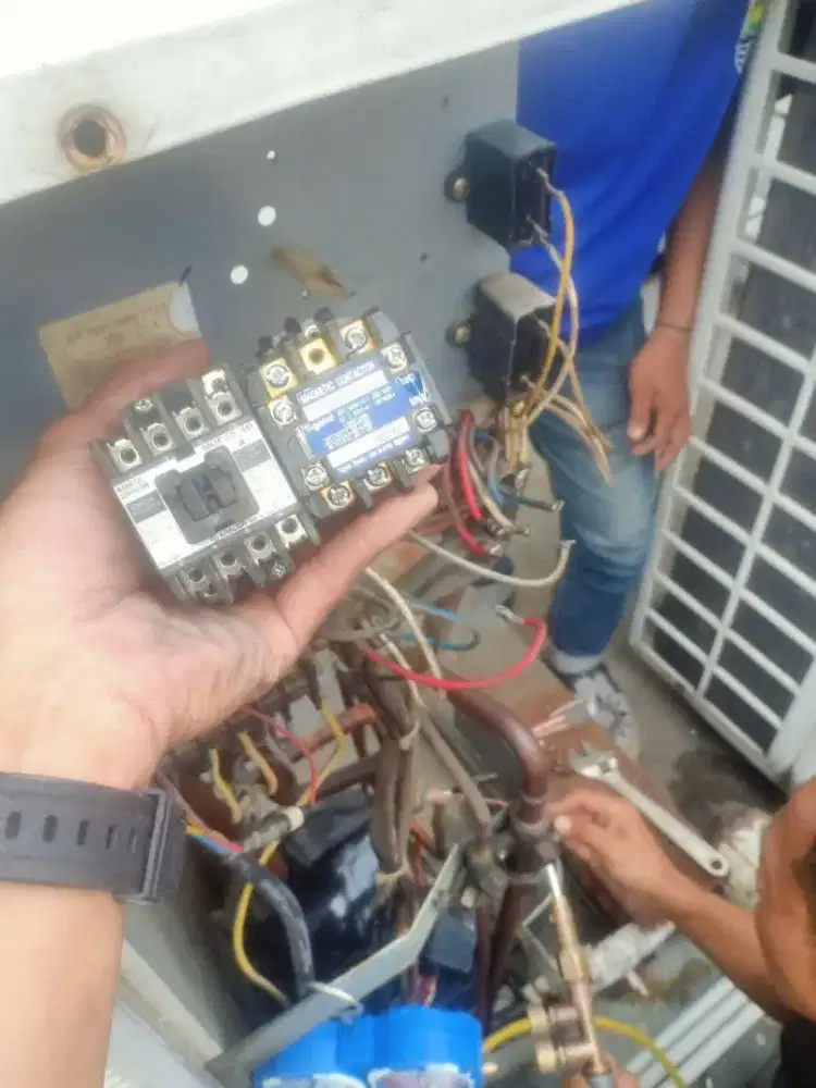 SERVICE AC PERBAIKAN DAN MAINTENANCE